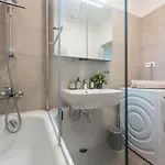 Lovely 2bedroom 2-2-3 Апартаменты
