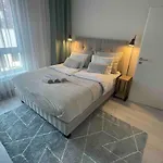 Lovely 2bedroom 2-2-3