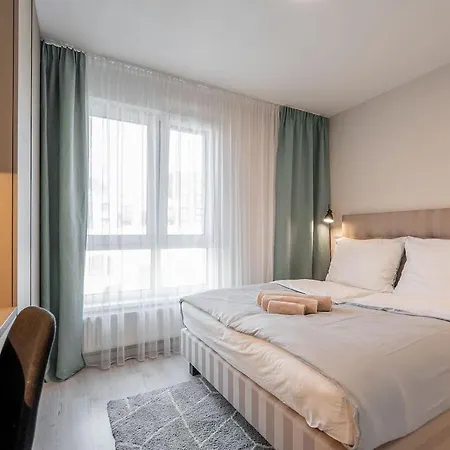 Lovely 2bedroom 2-2-3 *