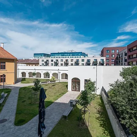 Апартаменты Lovely 2bedroom 2-2-3 *